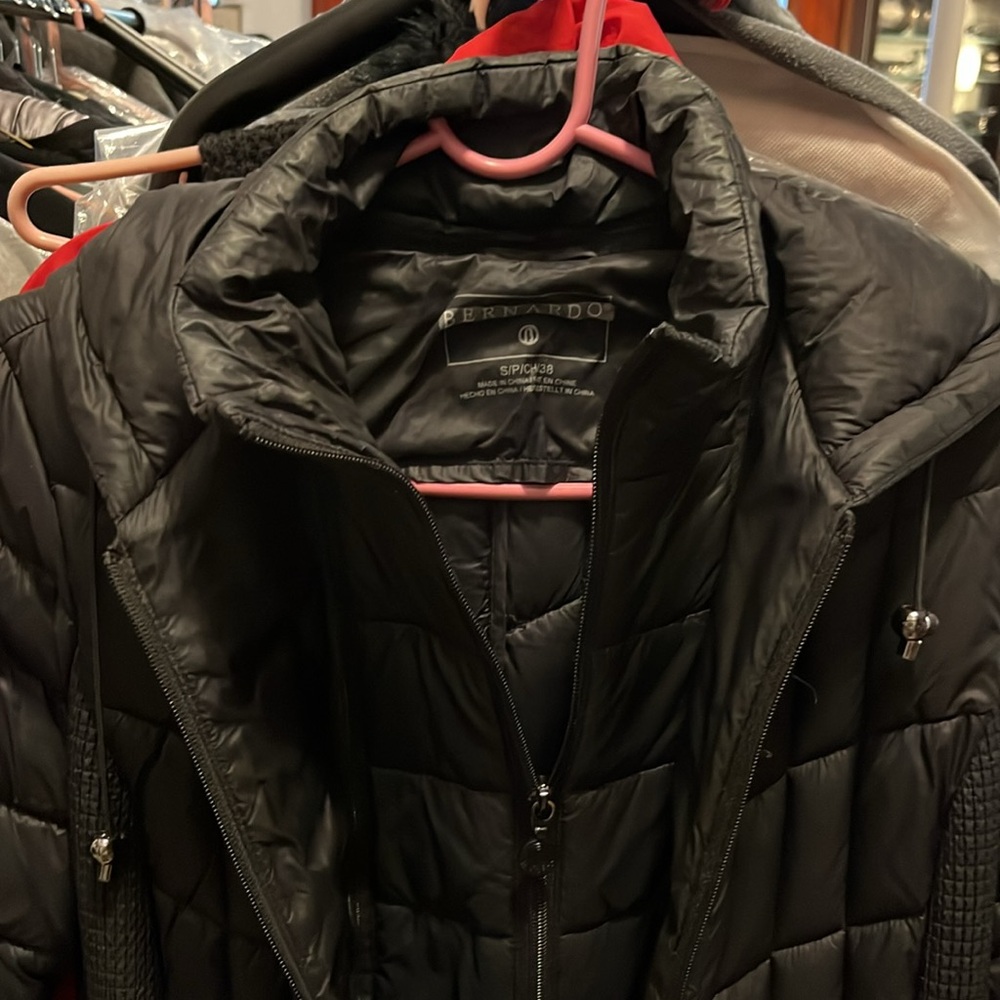 Almost like new winter coat puffer with vest that zips up under front - Picture 2 of 6